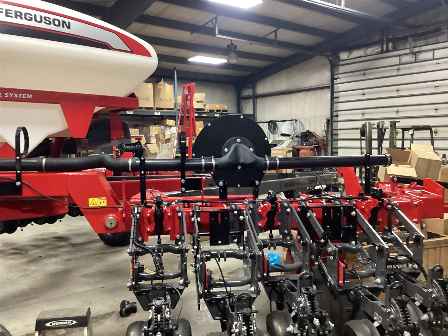 AGCO Massey — 15" — 24R — Full-width equipment view