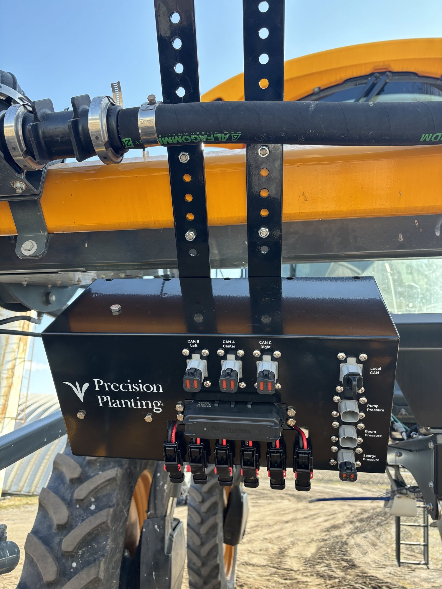 Hagie STS12 — Finishing and setup detail