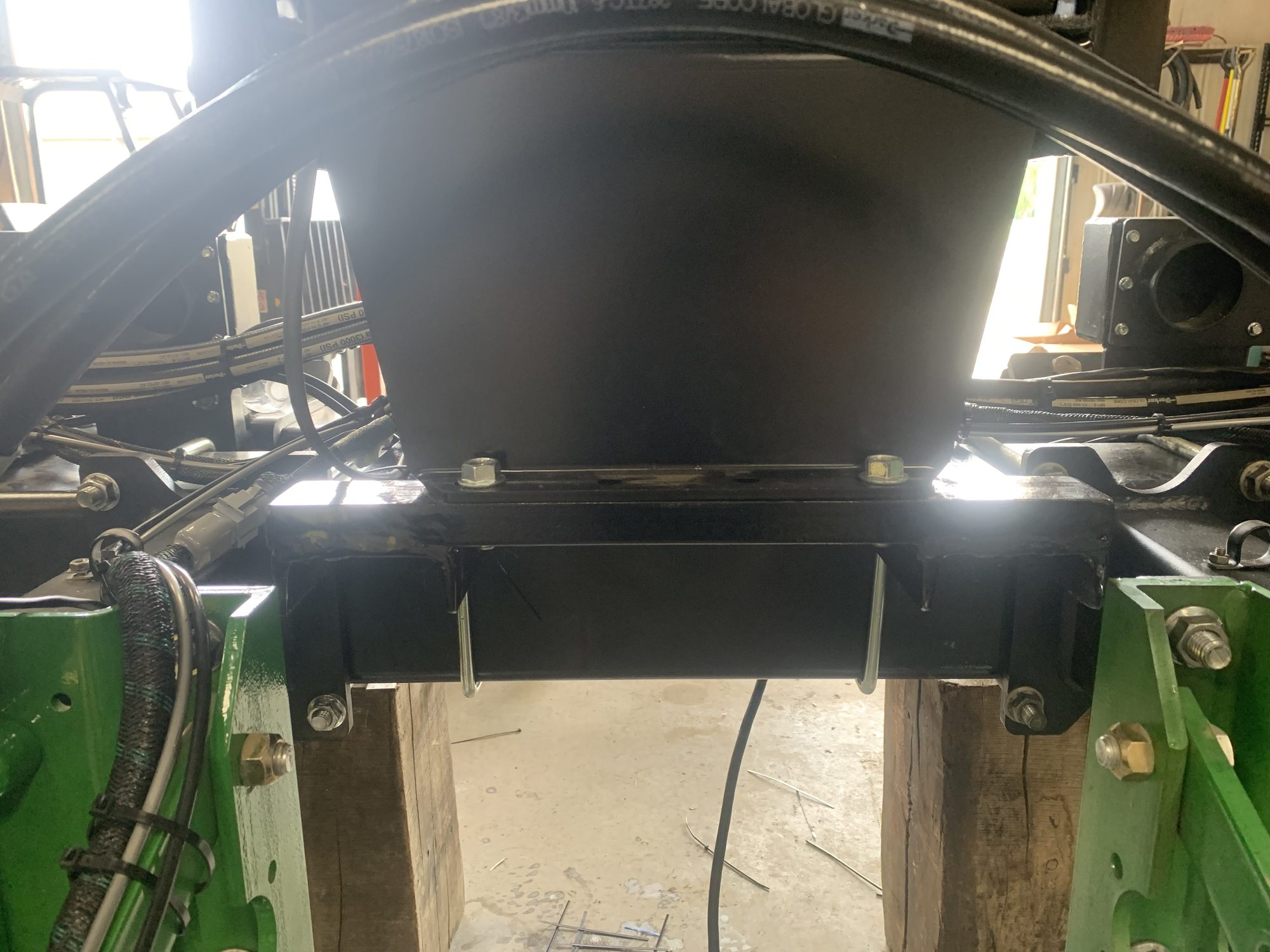 Harvest International S1 — 30" — 6R — Full-width equipment view