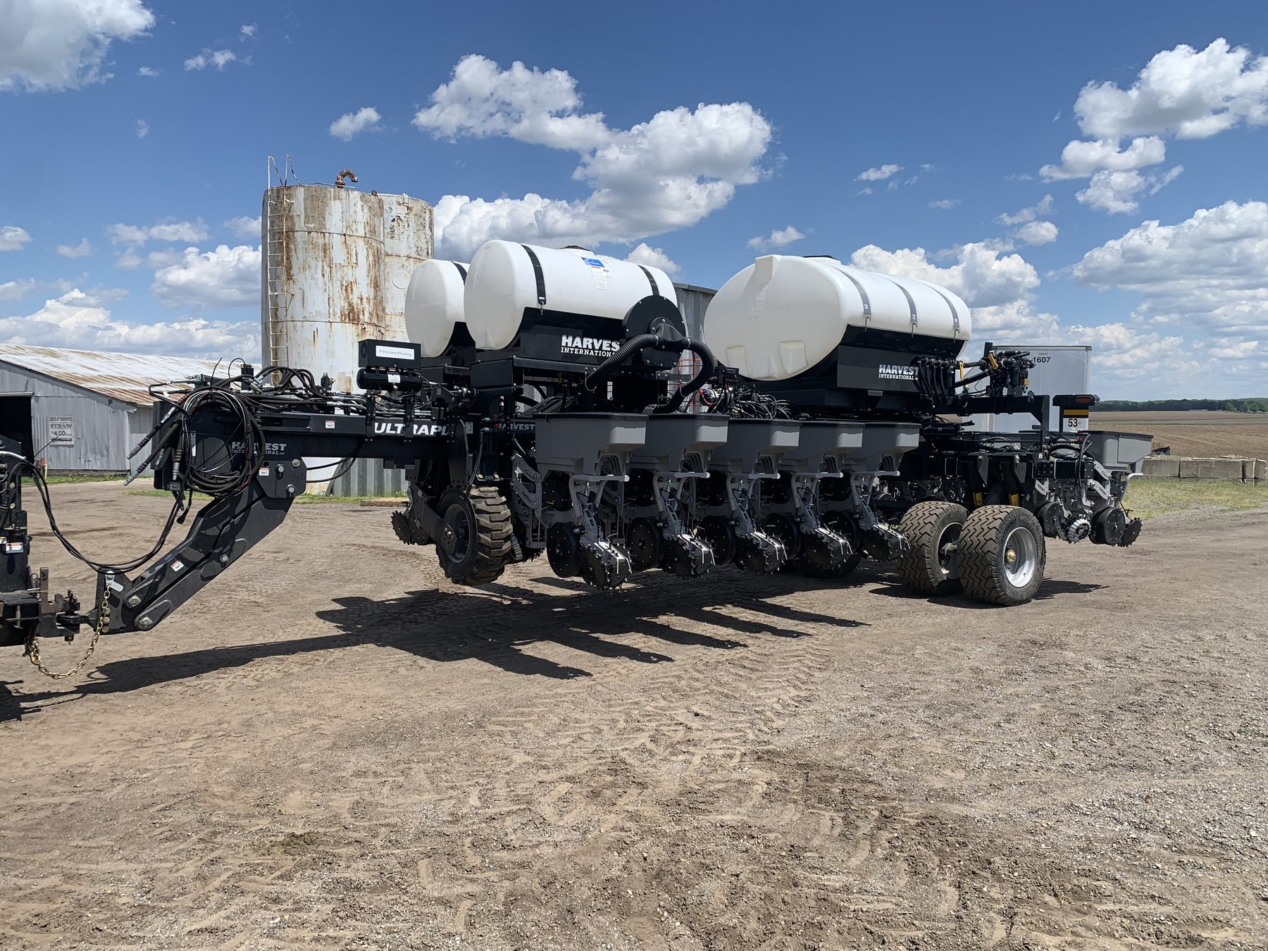 Harvest International S1.5 — 30" — 16R completed equipment project