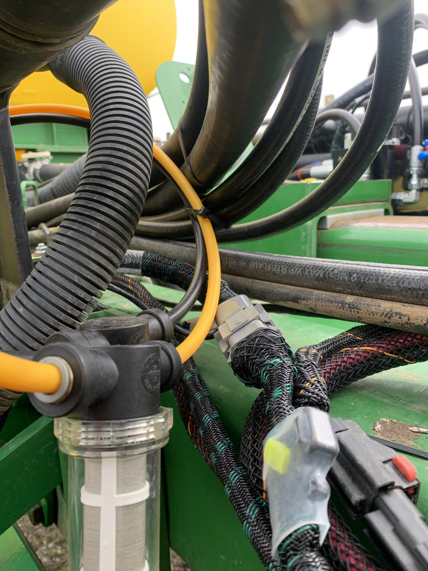 John Deere 1770NT — 30" — 16R — Main system installation detail