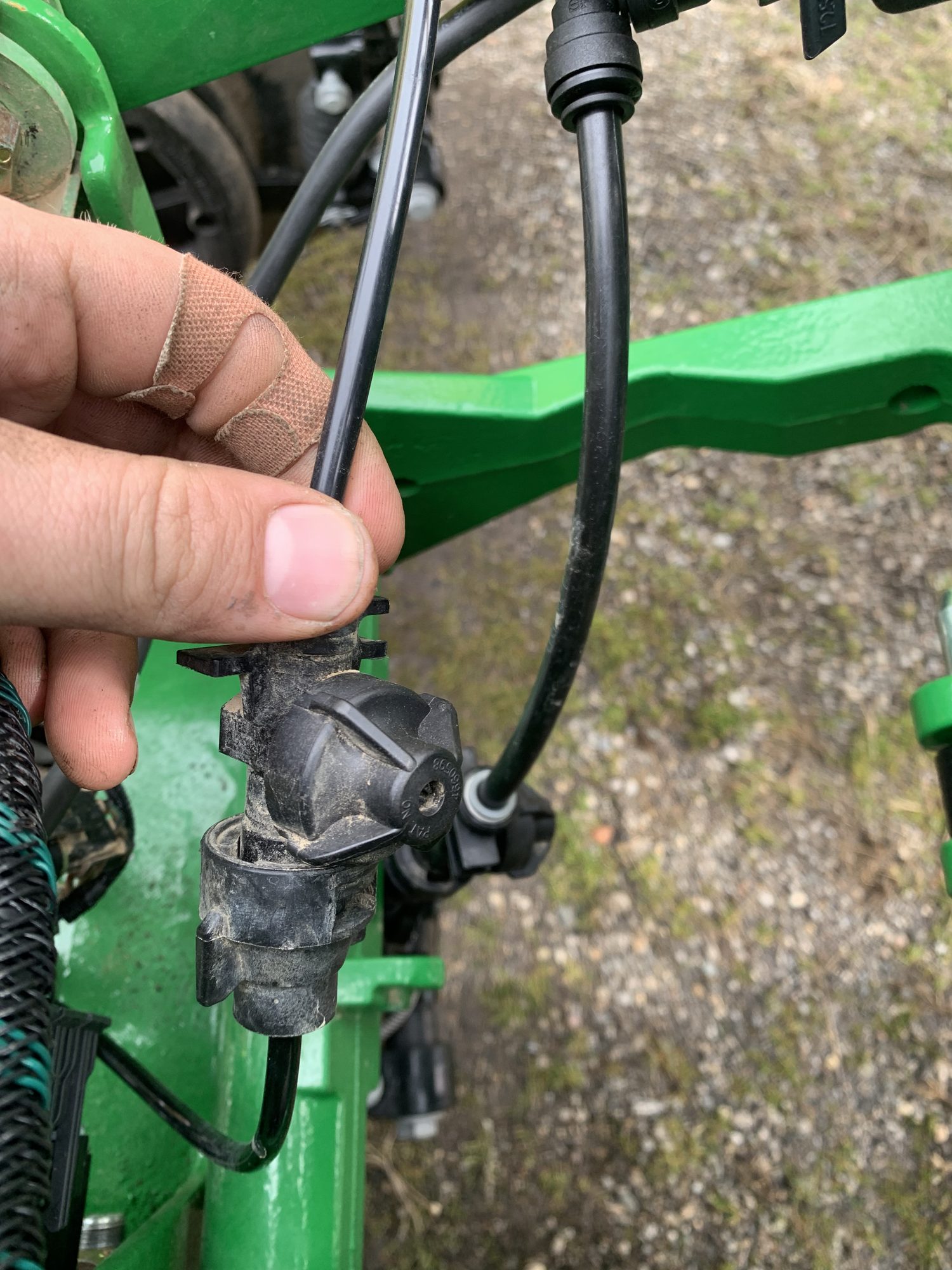John Deere 1770NT — 30" — 16R — Component and mounting detail