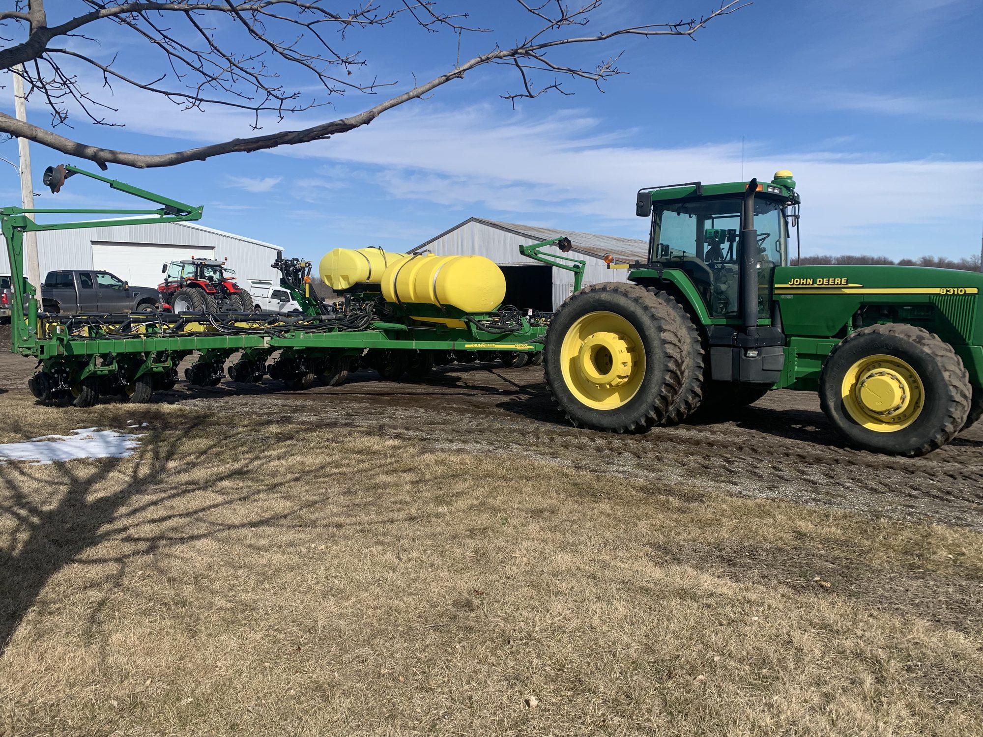 John Deere 1770NT — 30" — 16R — Installation close-up