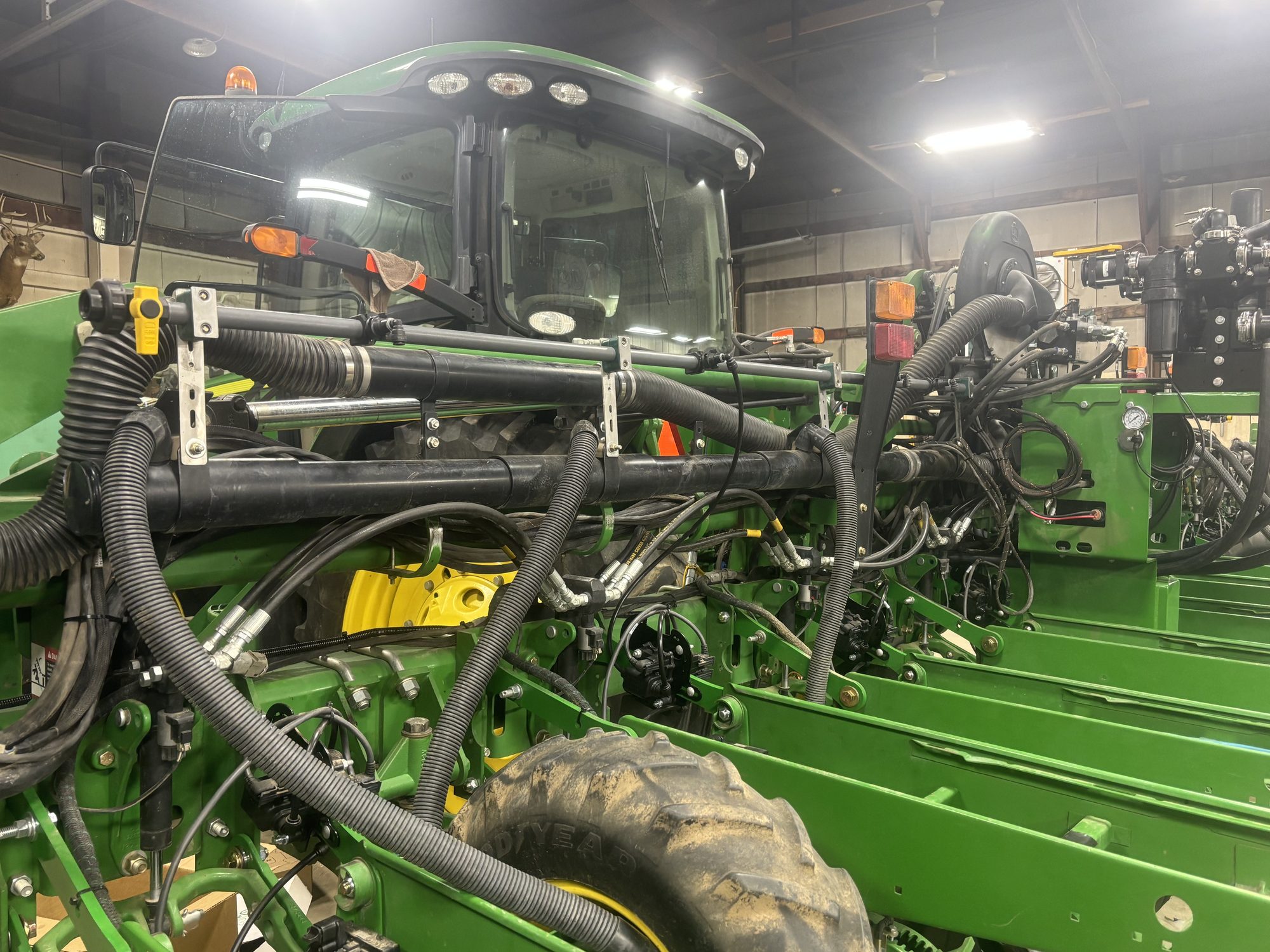John Deere 1770NT — 30" — 24R — Main system installation detail