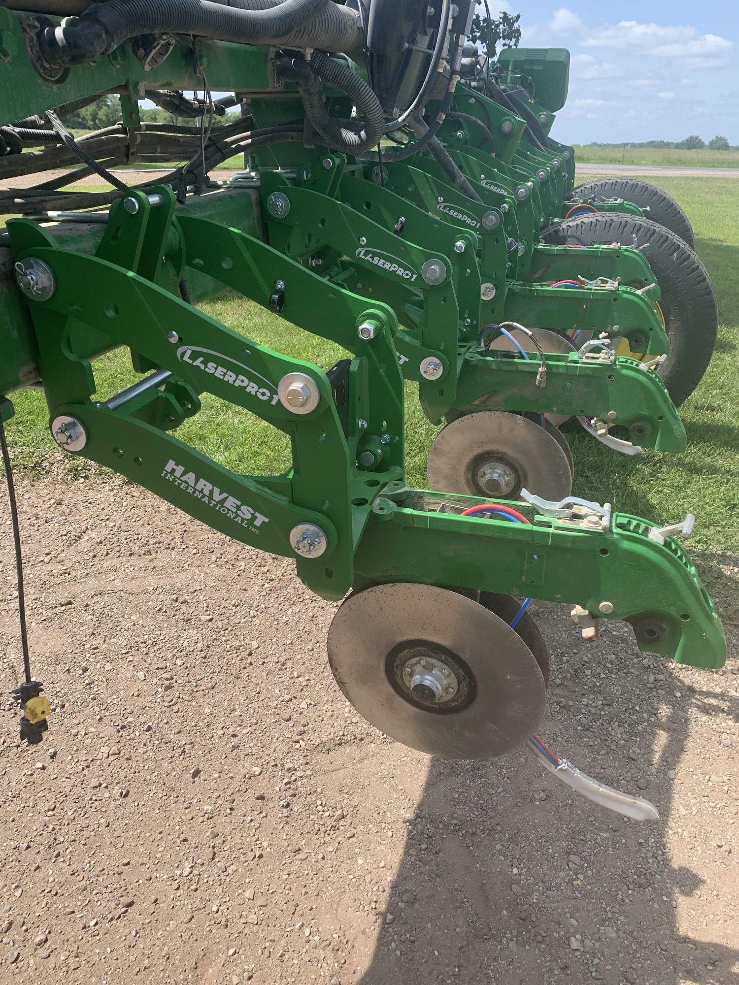 John Deere 1770NT — 30" — 24R — Main system installation detail