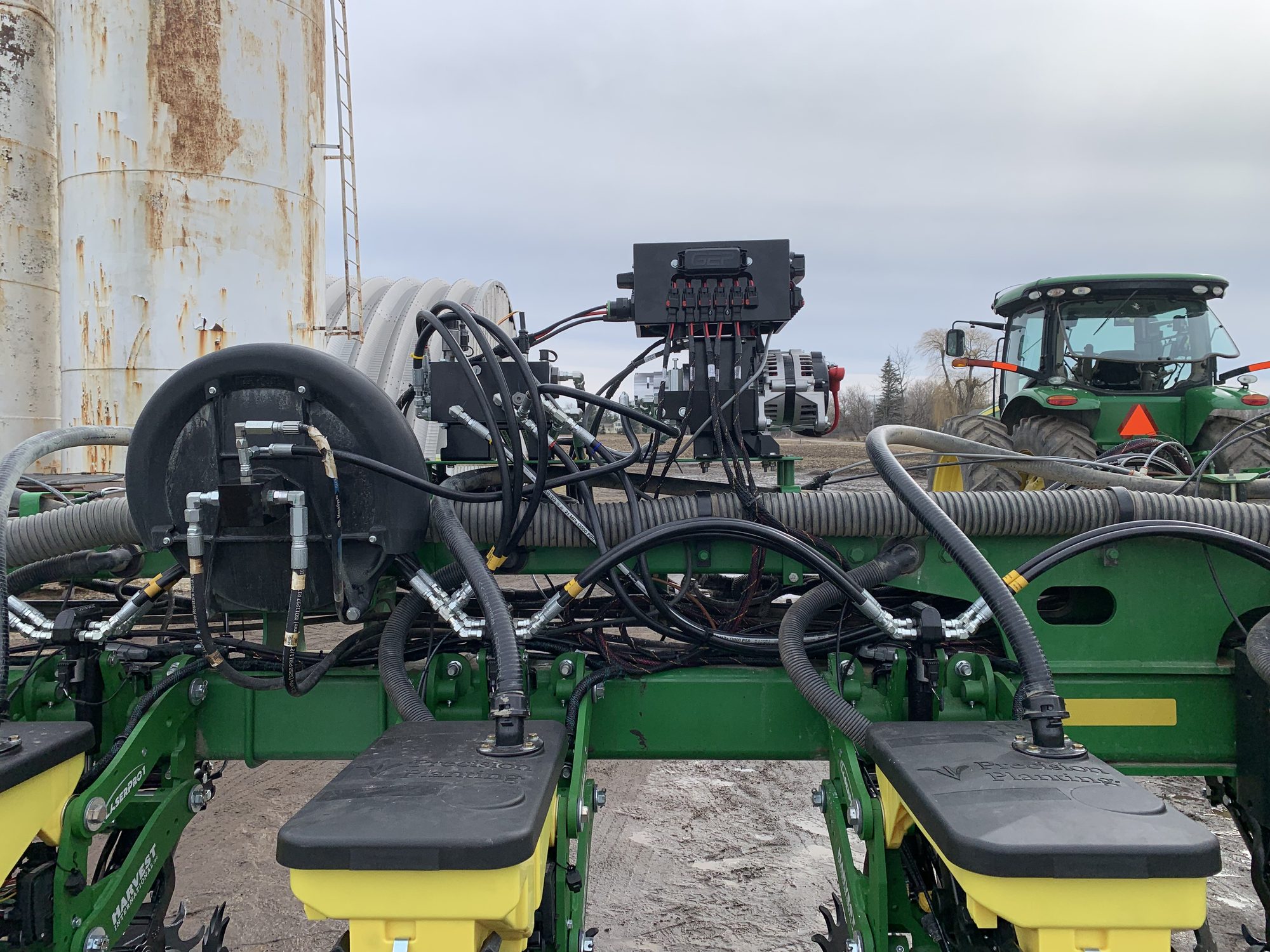 John Deere 1770NT — 30" — 24R — Finishing and setup detail