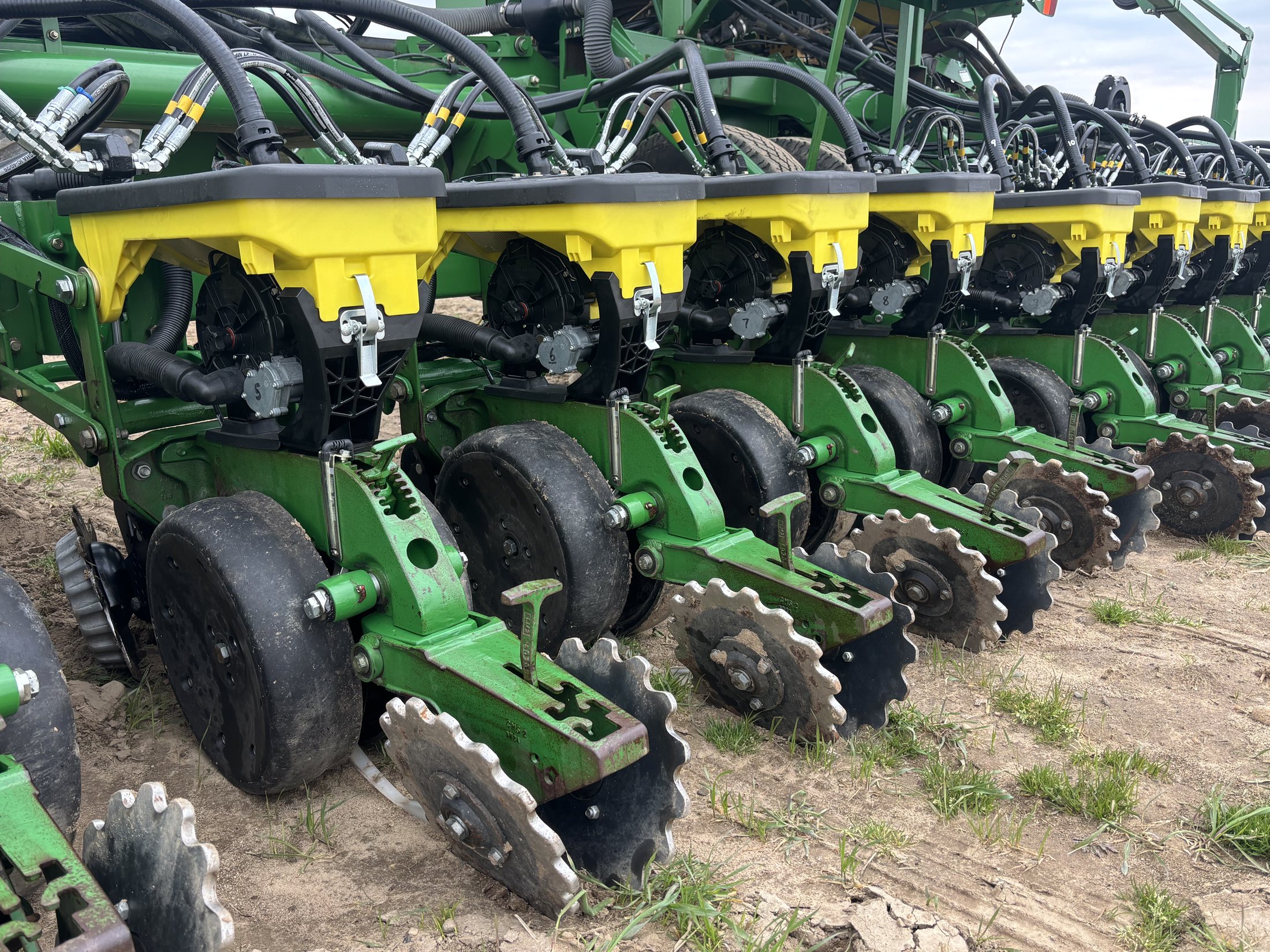 John Deere 1790 — 20" — 24R — Finishing and setup detail