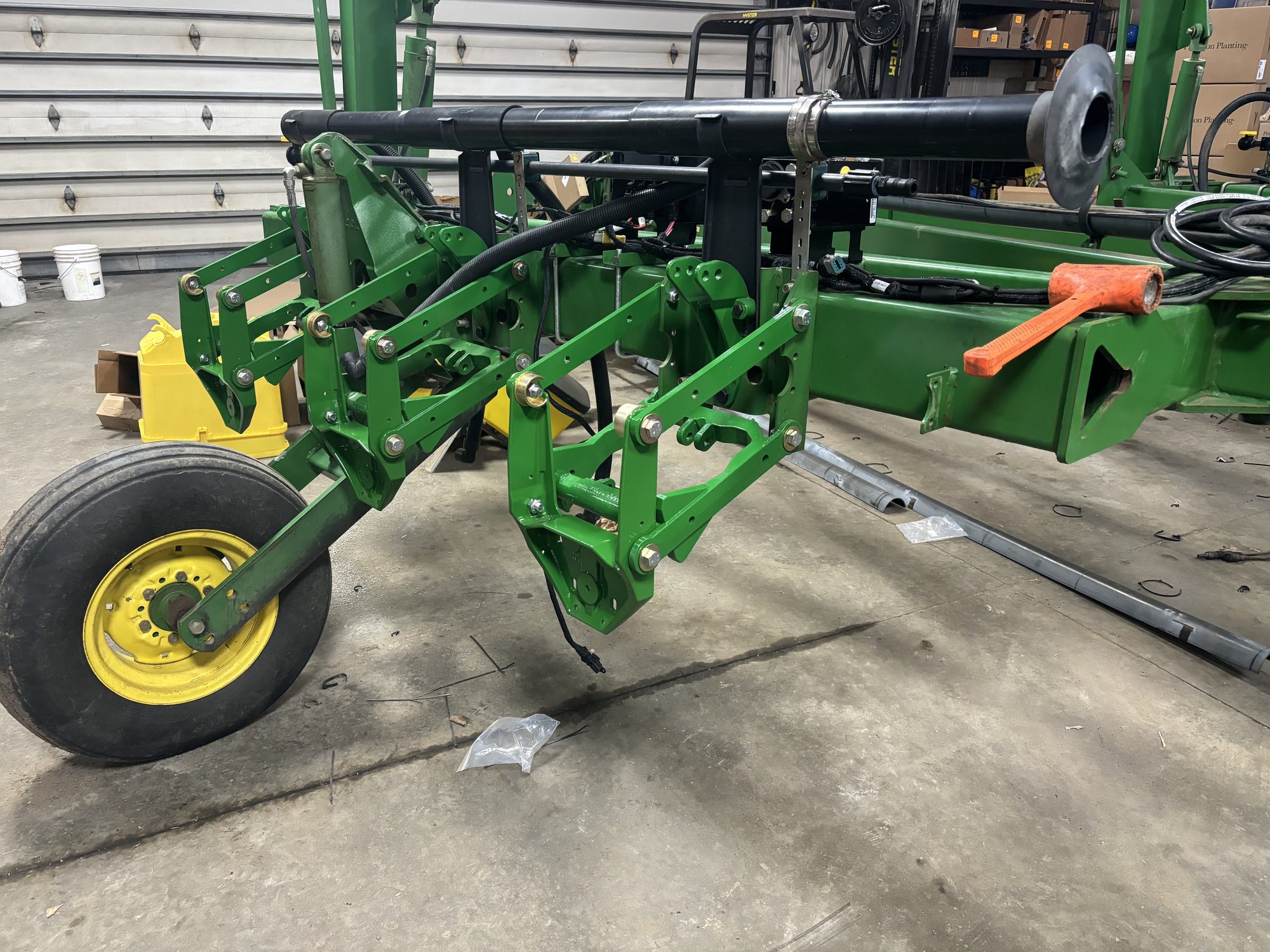 John Deere 7200 — 30" — 12R — Full-width equipment view