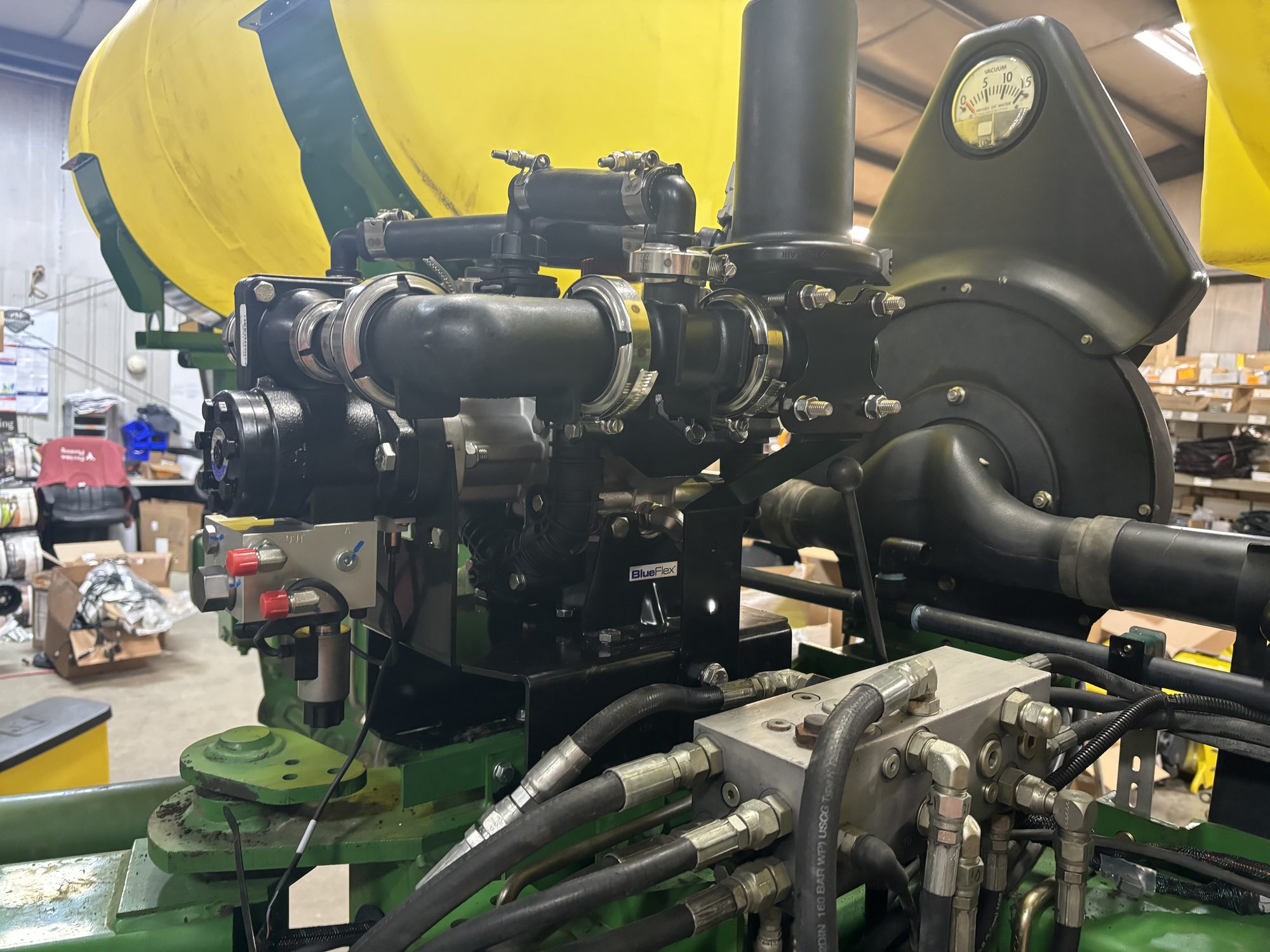 John Deere 7200 — 30" — 12R — Finishing and setup detail